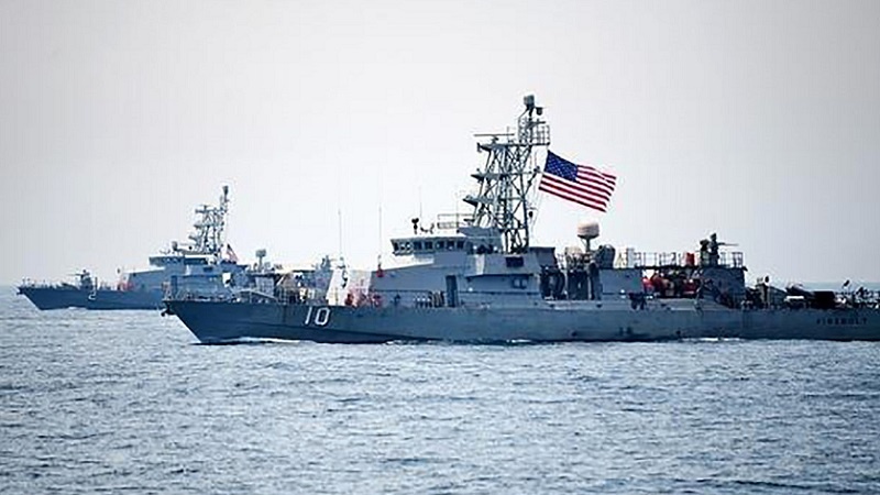 米海軍が威嚇、「米艦船からの距離100mを守らない外国艦船を射撃」