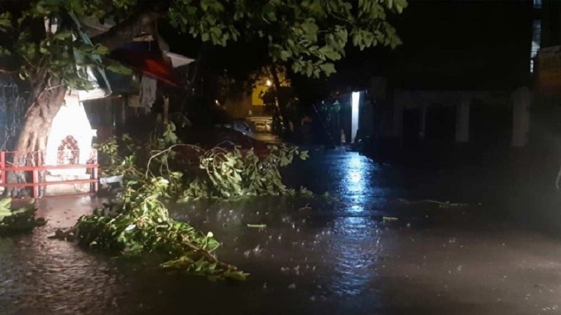 ঘূর্ণিঝড় আম্পানের তাণ্ডবে ব্যাপক ক্ষয়ক্ষতির আশঙ্কা