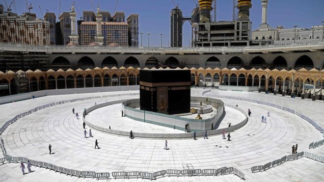 إقامة صلاة العيد في الحرمين غدا دون مصلين 