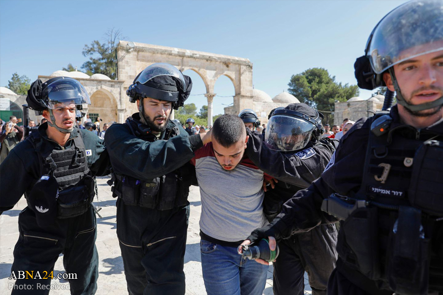 Israeli forces clash with Palestinians heading to al-Aqsa Mosque for Eid al-Fitr prayers 