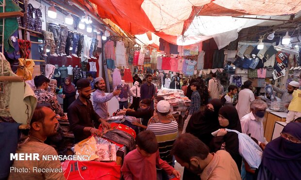 پاکستان میں عید کی 3 روز کی تعطیلات کے بعد شاپنگ مالز، دکانیں اور بازار کھل گئے