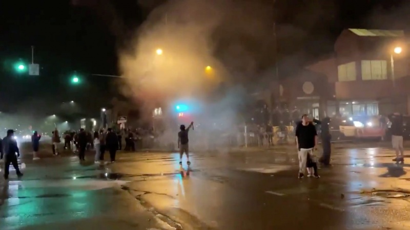 ABD'de yüzlerce kişi, polis şiddetini protesto etti