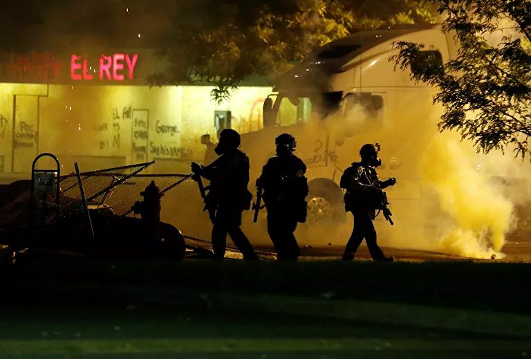 EUA preparam militares para conter protestos em Minneapolis enquanto tumultos se espalham pelo país