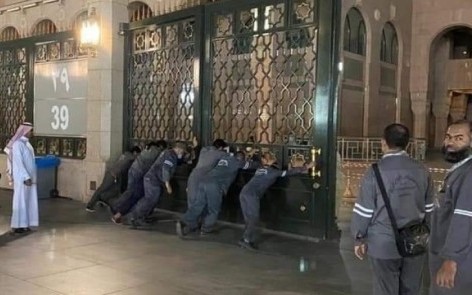 أداء صلاة الفجر بـ "المسجد النبوي" بعد إغلاق لشهرين