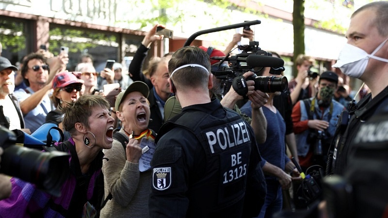 Pandemia Germania, proteste contro restrizioni imposte da governo
