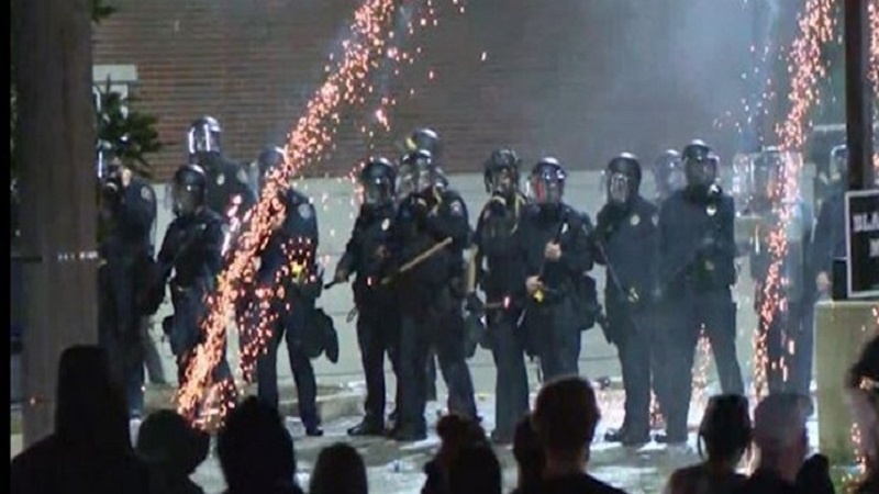ABD'de kriz yaratan polis şiddeti protestoları ülke genelinde sürüyor: 25 kentte sokağa çıkmak yasak