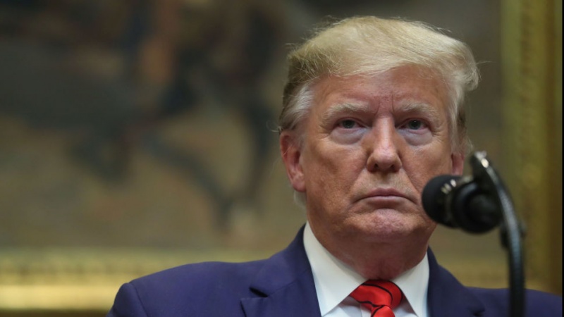 米大統領、ホワイトハウス前でのデモを受け、一時地下壕に避難　