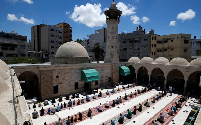 غزة تقرر فتح مساجدها أمام صلاة الجماعة ابتداء من فجر الأربعاء القادم