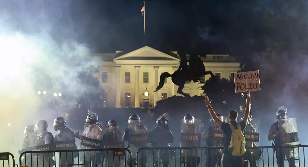 Trump foi levado para bunker subterrâneo durante protestos na frente da Casa Branca