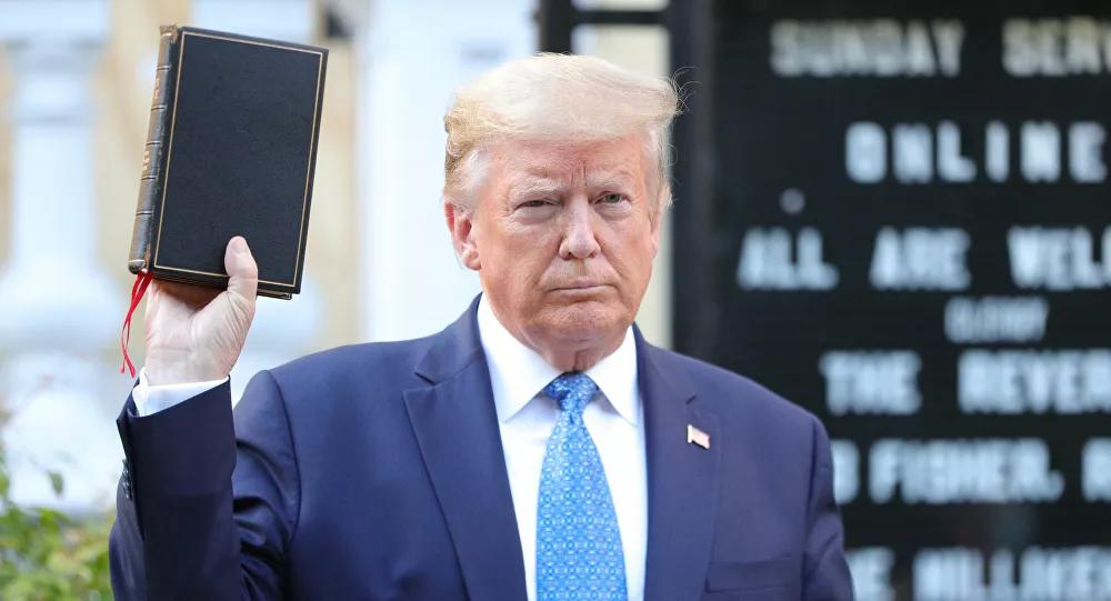 Nova York está totalmente fora de controle': Trump apela à polícia para 'realizar sua magia'