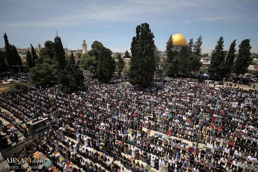 50,000 Palestinians attend Friday prayers at Al-Aqsa mosque