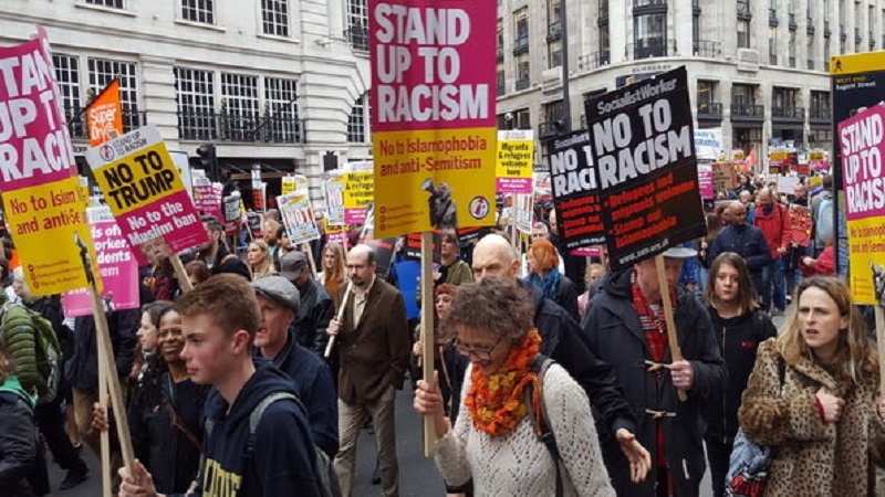 Londra'da ABD'li siyasi George Floyd'ın öldürülmesi protesto edildi