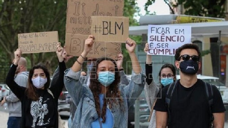 Тысячи португальцев выступили против расизма