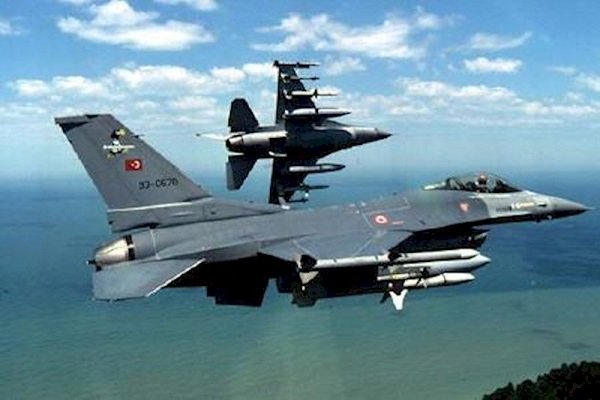 جسر جوي بين تركيا وليبيا وسلاح الجو التركي ينفذ تدريبات فوق المتوسط