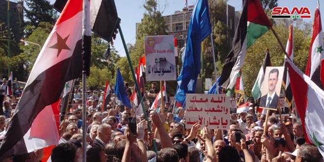 “Miles de sirios salen a las calles a protestar contra las sanciones de EE.UU.” 