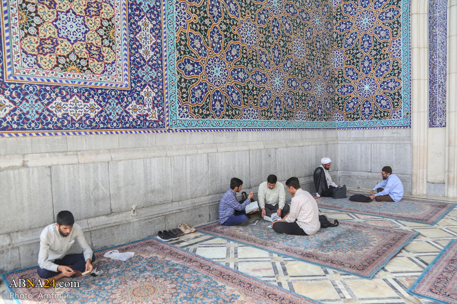 သခင္မႀကီး မာစူမာ ( سلام الله علیها) ၏ ေရာင္ဇာေတာ္ အတြင္း ပညာ သင္ယူ ႀကိုးစားေနသည့္ ပုံရိပ္ အခ်ုိ႕  ။ ။photos