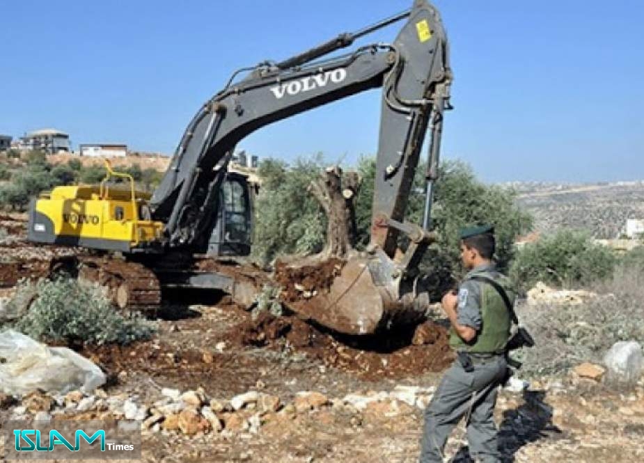مستوطنون إسرائيليون يقتحمون جنوب نابلس ويجرفون أراضي الفلسطينيين