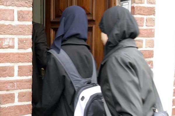  Belçika'daki 'başörtü yasağı' görüşüne tepki