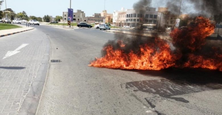غلق عدد من الشوارع بالإطارات المشتعلة تنديدا بأحكام الإعدام في البحرين