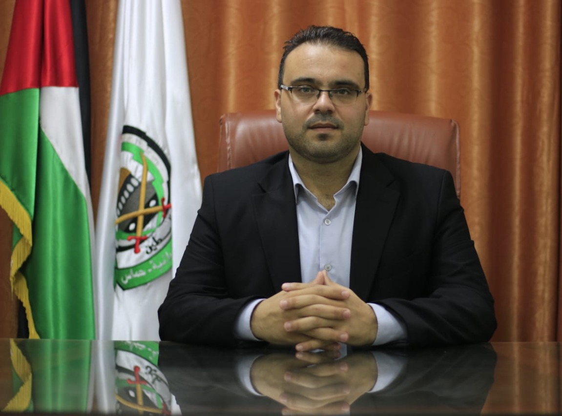 ناطق حماس يهاجم تصريحات قرقاش الداعية للتطبيع مع "العدو الصهيوني"