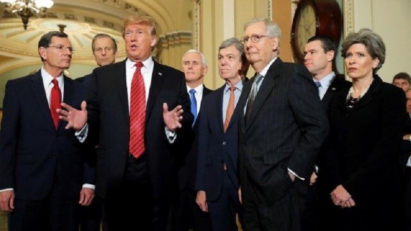 Трамп пошел на попятный и подписал указ о реформе полиции