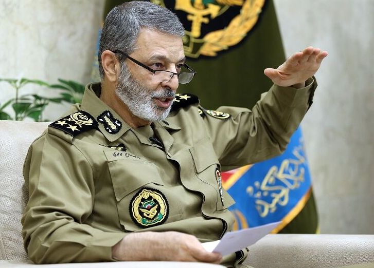 القائد العام للجيش الايراني: سننتج "عشرات الصواريخ" تكريما لكل شهيد