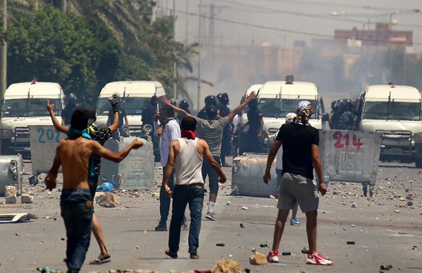 تونس مواجهات بين الشرطة ومحتجين في مدينة تطاوين جنوبي البلاد