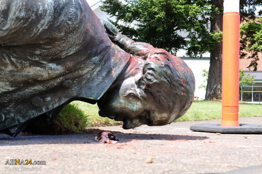 Video: American symbols are falling