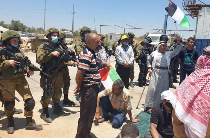 الاحتلال الاسرائيلي يمنع الفلسطينيين من الوصول لاراضيهم المهددة
