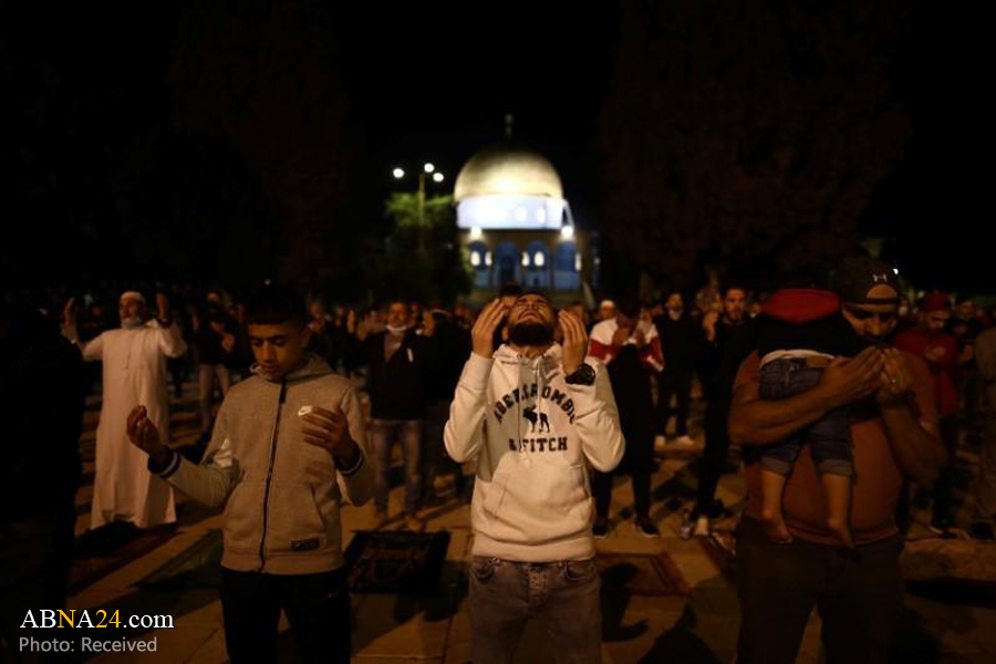 30,000 Muslims pray in Al-Aqsa Mosque while sticking to social distancing