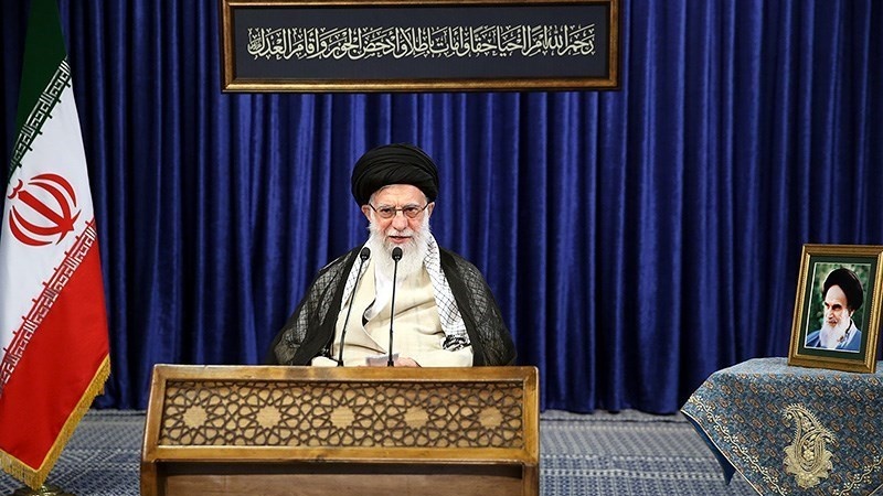 Ayatollah Khamenei: 'l'esito della pressione dei nemici, sara' il pugno assestato dal popolo iraniano sul loro petto'