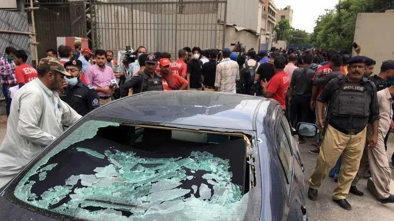 कराची स्टॉक एक्सचेंज की इमारत पर हमला, सभी चार आतंकी मारे गए, इमरान ख़ान ने निंदा की