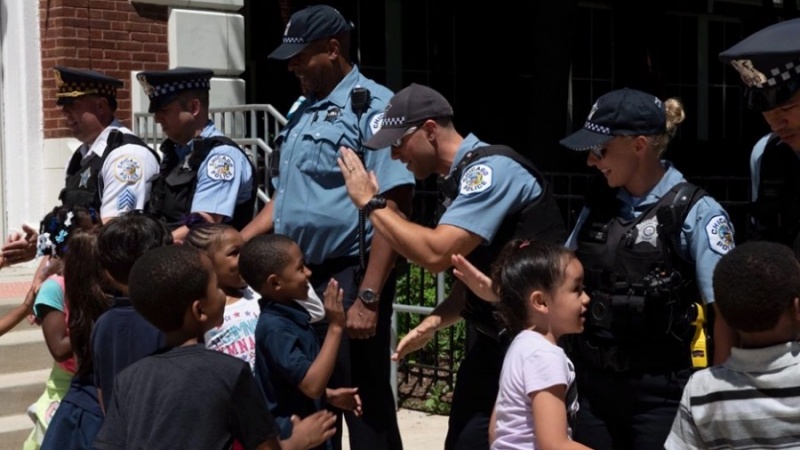  US-Polizei: 20 Monate alter Junge, 10 Jahre altes Mädchen unter 14 Menschen, die am Wochenende in Chicago erschossen wurden