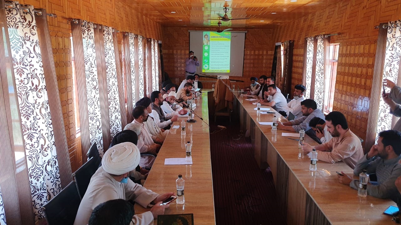 کشمیر؛ انجمن شرعی شیعیان کے زیر اہتمام جلسہ، مکمل احتیاطی تدابیر کے ساتھ نماز جمعہ و جماعت کے انعقاد کا فیصلہ