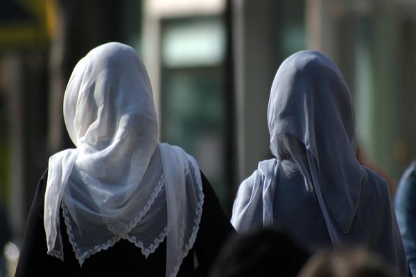 Belçika'dan Müslüman kadınlar için başörtüsü hamlesi