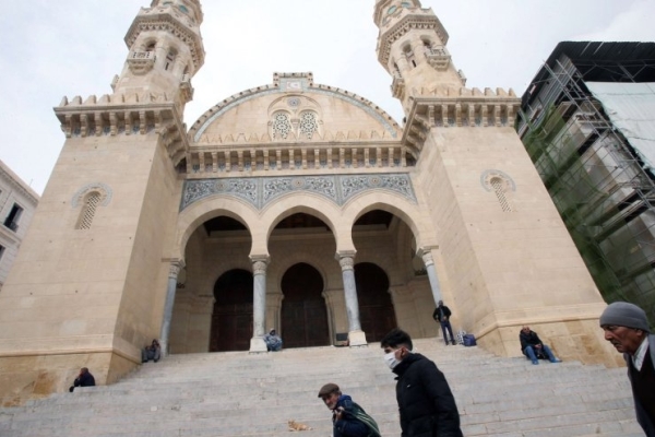 Tumanggi ang Algeria na Muling Buksan ang mga Moske