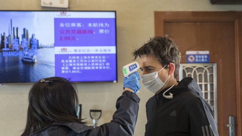 美国新增新冠肺炎确诊病例超5.3万例，累计逾267万例