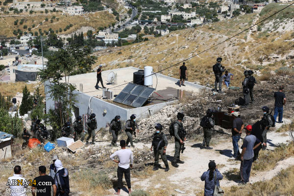 تقرير مصور / الاحتلال الاسرائيلي يهدم بيتا لفلسطيني في القدس 