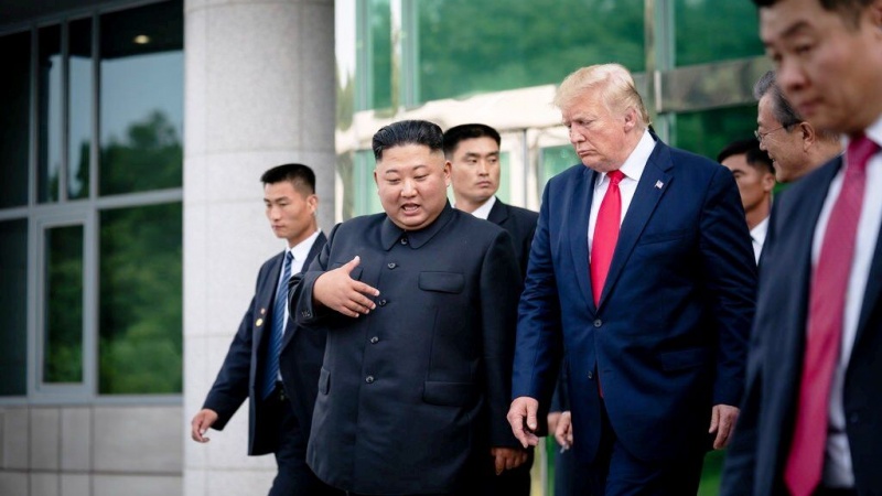博尔顿：特朗普或与金正恩会晤，为大选造势