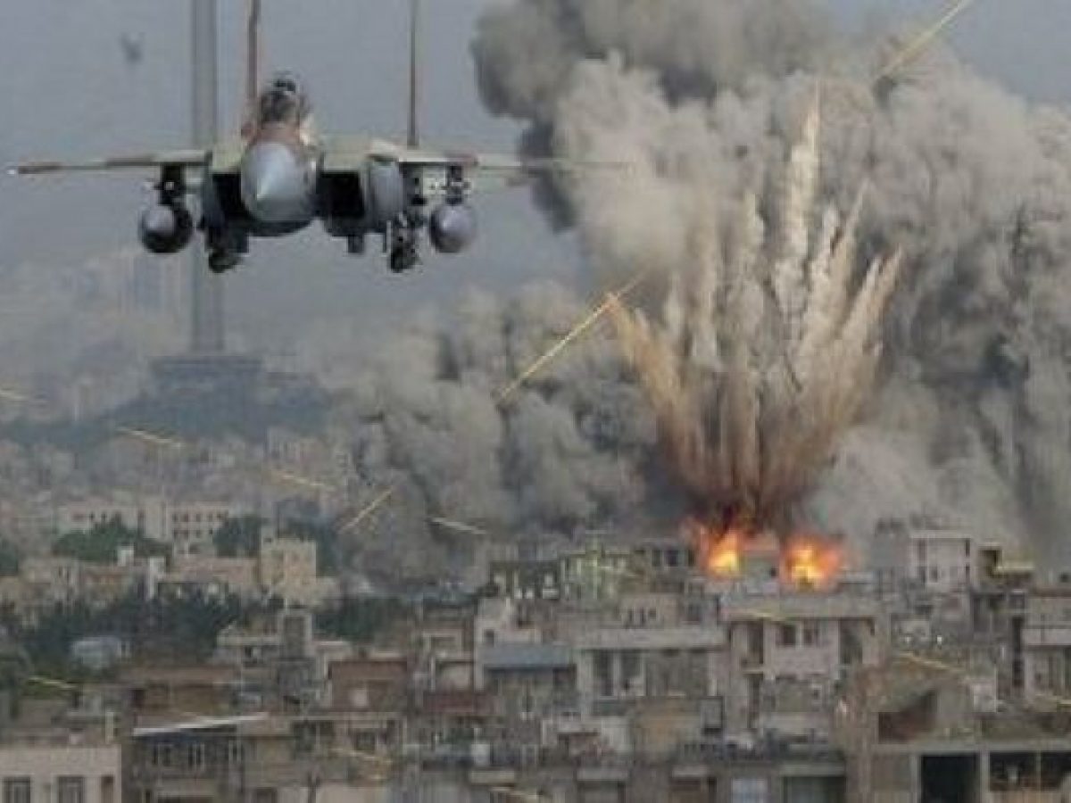 Video: Yemeni boy kissing pictures of his siblings that were killed by Saudi airstrikes