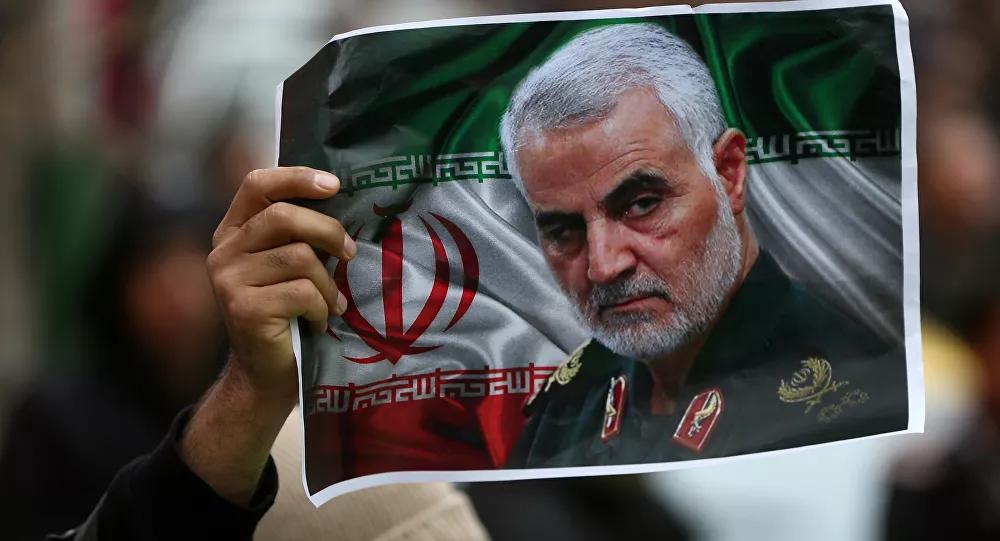 Retrato do general iraniano Qassem SoleimaniAssassinato de Soleimani foi 'maior presente' dos EUA ao terrorismo na região, diz oficial iraniano