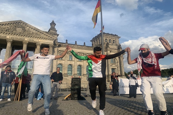 “Manifestaciones en contra de la anexión de la Ribera occidental en Berlín” 