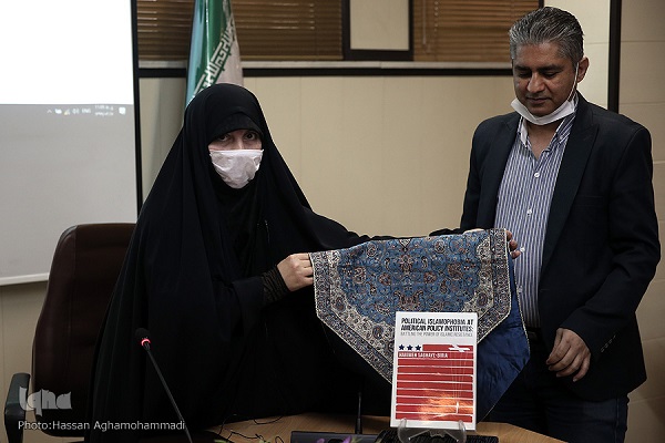 Aklat na Pampulitika na Islamopobia sa US ay Inilantad sa Tehran