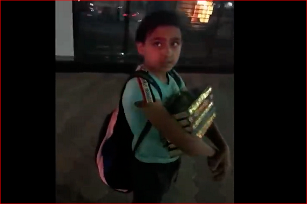 Video: Die rechte Selbstachtung des jungen ägyptischen Koranverkäufers