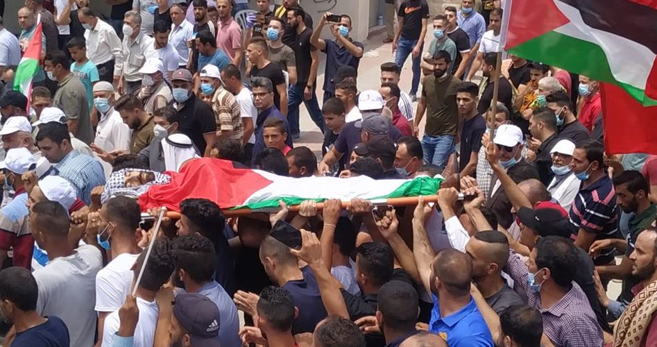 صہیونی دھشتگردی میں شہید ہونے والے فلسطینی نوجوان کی تدفین+ تصاویر