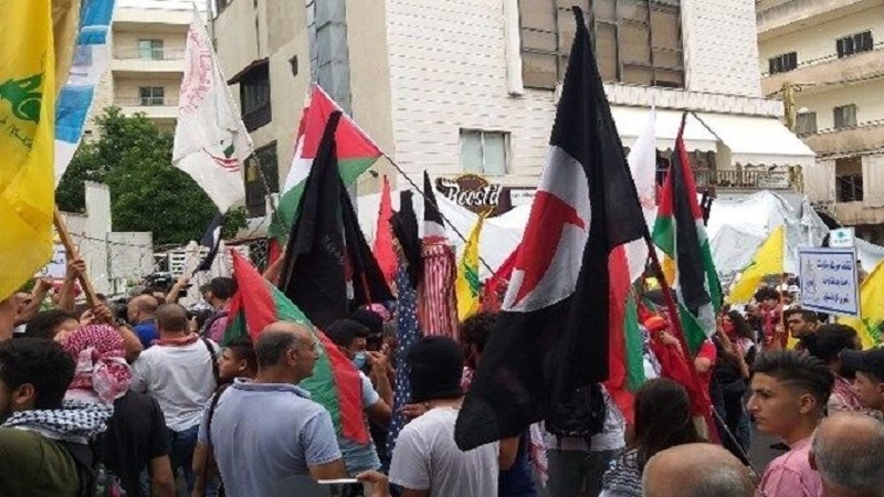 Участники протестной акции в Ливане собрались перед посольством США в Бейруте