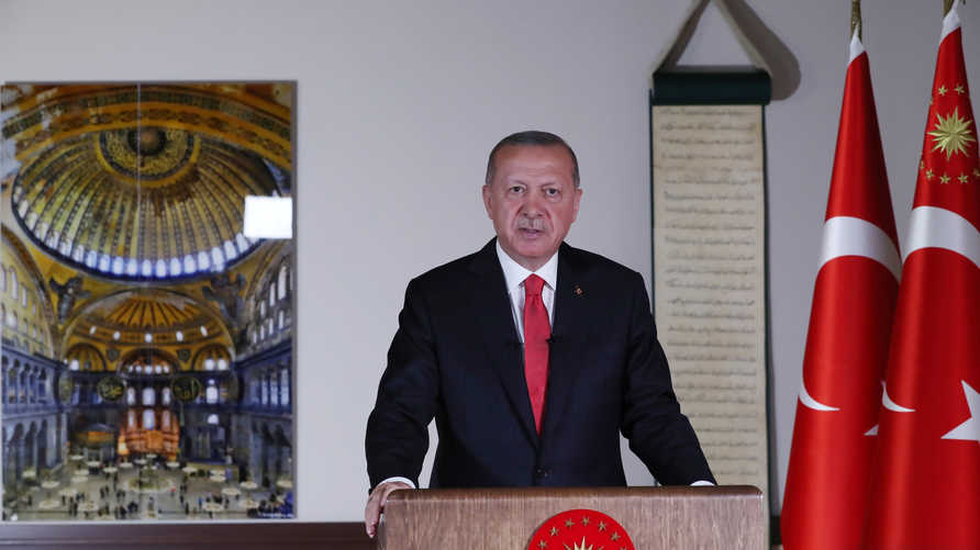 أردوغان يتهم الإمارات وفرنسا بشن "دعاية سوداء" ضد تركيا