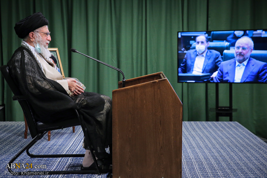 Photos: Imam Khamenei meets with lawmakers via videoconferencing