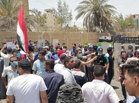 مظاهرات قرب مقر إقامة جلسة مجلس الوزراء في البصرة