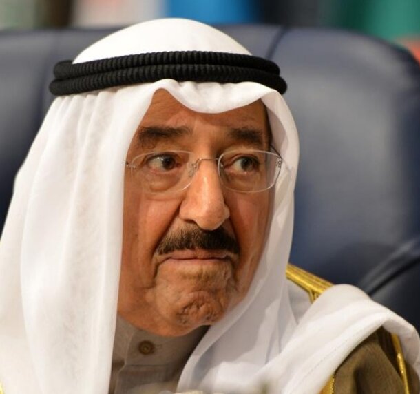 وزير الديوان يعلن ان أمير الكويت دخل المستشفى